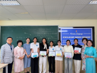 Chương trình trao học bổng khuyến học cho sinh viên có kết quả học tập tốt môn Tiếng Hàn tại Trường Đại học Nha Trang