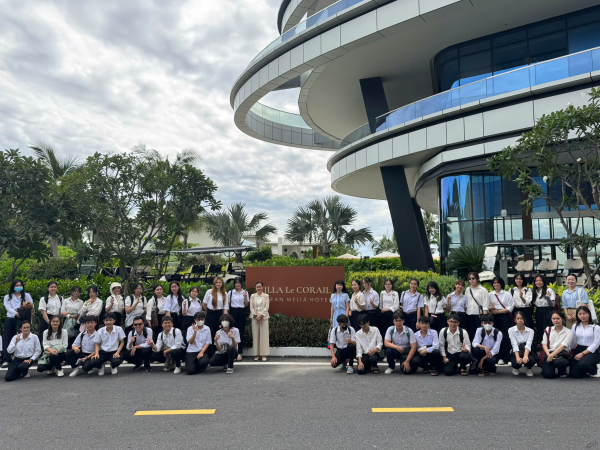 CHUYẾN THAM QUAN THỰC TẾ TẠI VILLA LE CORAIL - GRAN MELIÁ NHA TRANG CỦA TÂN SINH VIÊN KHOA NGOẠI NGỮ 2025