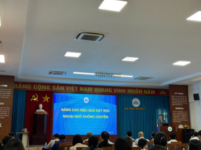 BAN CHỦ NHIỆM KHOA NGOẠI NGỮ TRÌNH BÀY BÁO CÁO VỀ NÂNG CAO CHẤT LƯỢNG DẠY VÀ HỌC TIẾNG ANH KHÔNG CHUYÊN TẠI TRƯỜNG ĐẠI HỌC NHA TRANG