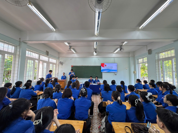 ĐOÀN KHOA NGOẠI NGỮ TỔ CHỨC THÀNH CÔNG ĐẠI HỘI CHI ĐOÀN MẪU DO LỚP 65.NNA-2 CHỦ TRÌ