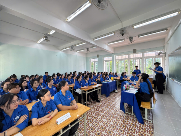 ĐOÀN KHOA NGOẠI NGỮ TỔ CHỨC THÀNH CÔNG ĐẠI HỘI CHI ĐOÀN MẪU DO LỚP 65.NNA-2 CHỦ TRÌ