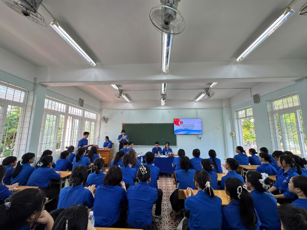 ĐOÀN KHOA NGOẠI NGỮ TỔ CHỨC THÀNH CÔNG ĐẠI HỘI CHI ĐOÀN MẪU DO LỚP 65.NNA-2 CHỦ TRÌ