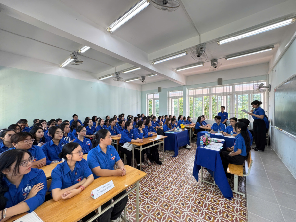 ĐOÀN KHOA NGOẠI NGỮ TỔ CHỨC THÀNH CÔNG ĐẠI HỘI CHI ĐOÀN MẪU DO LỚP 65.NNA-2 CHỦ TRÌ