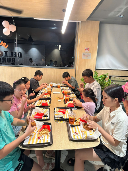 CÔNG ĐOÀN KHOA NGOẠI NGỮ TỔ CHỨC CHƯƠNG TRÌNH TRUNG THU Ý NGHĨA CHO CON EM CÁN BỘ, GIẢNG VIÊN