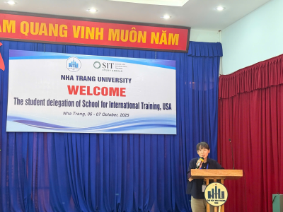 SINH VIÊN KHOA NGOẠI NGỮ THAM GIA GIAO LƯU VỚI ĐOÀN SIT HOA KỲ