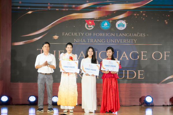 HỘI DIỄN VĂN NGHỆ CHÀO MỪNG NGÀY NHÀ GIÁO VIỆT NAM 20/11 - GIAI ĐIỆU TRI ÂN