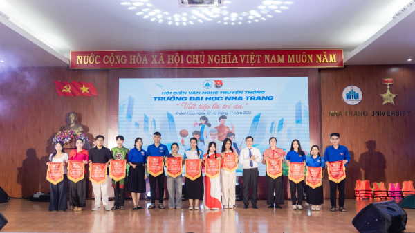  ĐÊM CÔNG DIỄN VĂN NGHỆ CẤP TRƯỜNG - VIẾT TIẾP LỜI TRI ÂN - SẮC MÀU NGOẠI NGỮ