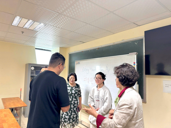 NHÀ THỜ TIN LÀNH HÀN QUỐC TRUNG TÂM NHA TRANG ĐỒNG HÀNH ẤM ÁP CÙNG SINH VIÊN KHOA NGOẠI NGỮ