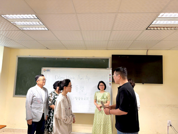 NHÀ THỜ TIN LÀNH HÀN QUỐC TRUNG TÂM NHA TRANG ĐỒNG HÀNH ẤM ÁP CÙNG SINH VIÊN KHOA NGOẠI NGỮ