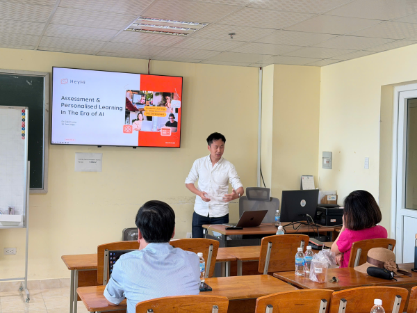 KHOA NGOẠI NGỮ TỔ CHỨC TẬP HUẤN CHUYÊN ĐỀ “ASSESSMENT & PERSONALISED LEARNING IN THE ERA OF AI” TẠI LAB 2