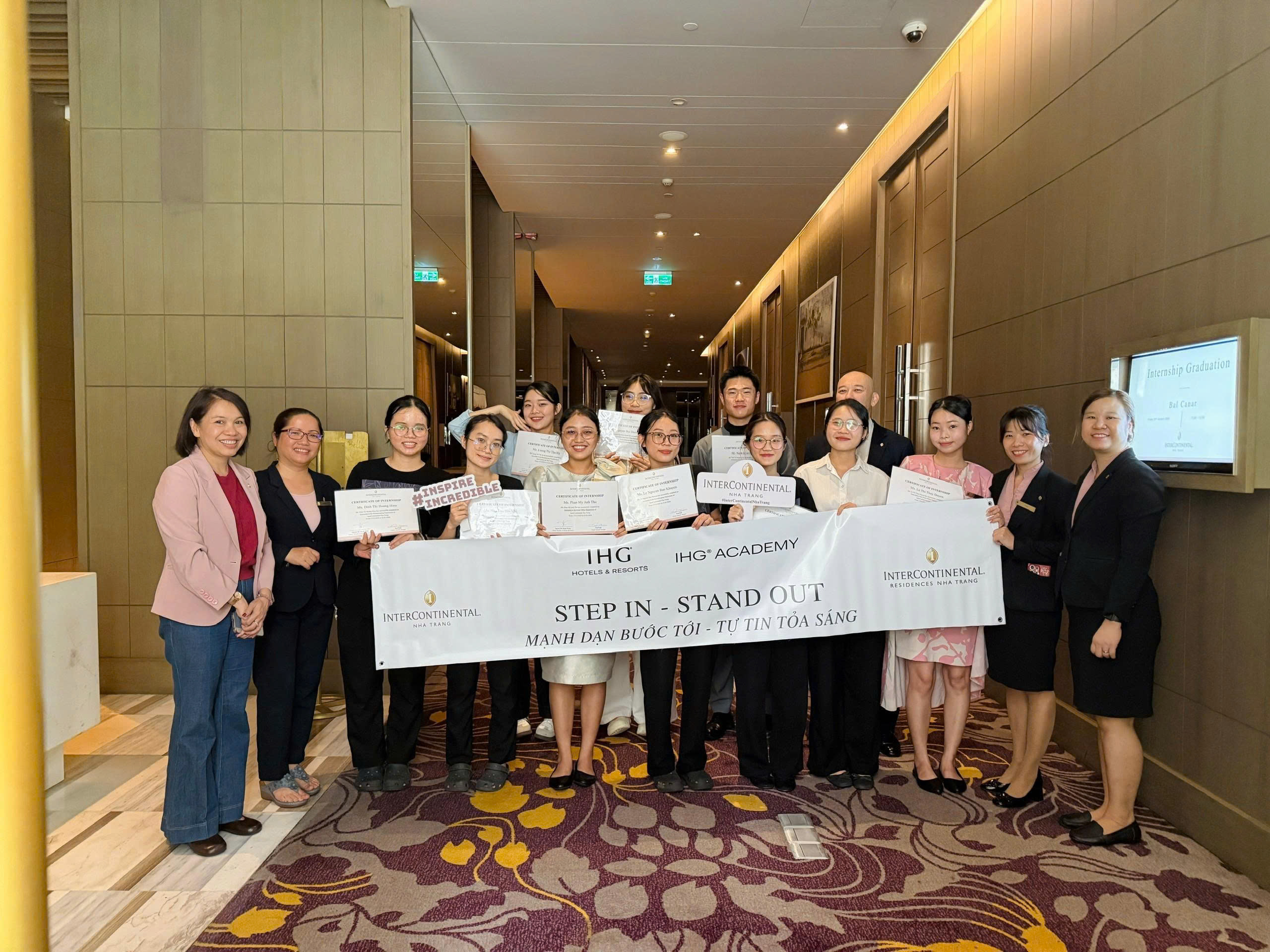 Sinh viên K64 Khoa Ngoại ngữ, Trường Đại học Nha Trang hoàn thành khóa thực tập 11 tuần tại InterContinental Nha Trang