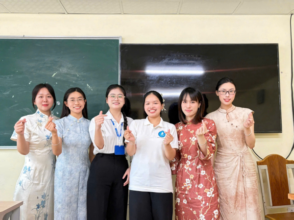 LỄ TRAO CHỨNG NHẬN THỰC TẬP CHO HỌC VIÊN CAO HỌC QUỐC TẾ TẠI KHOA NGOẠI NGỮ