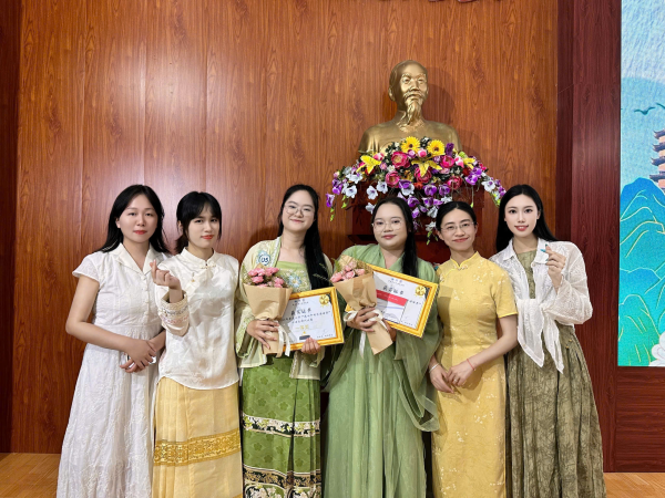 LỄ TRAO CHỨNG NHẬN THỰC TẬP CHO HỌC VIÊN CAO HỌC QUỐC TẾ TẠI KHOA NGOẠI NGỮ
