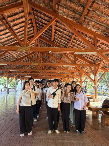 KHOA NGOẠI NGỮ ĐỒNG HÀNH CÙNG TÂN SINH VIÊN K68