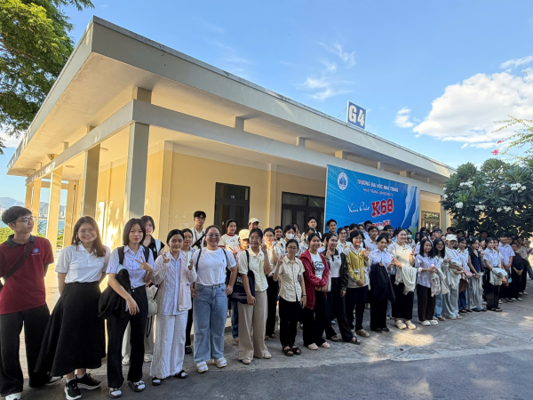 KHOA NGOẠI NGỮ ĐỒNG HÀNH CÙNG TÂN SINH VIÊN K68