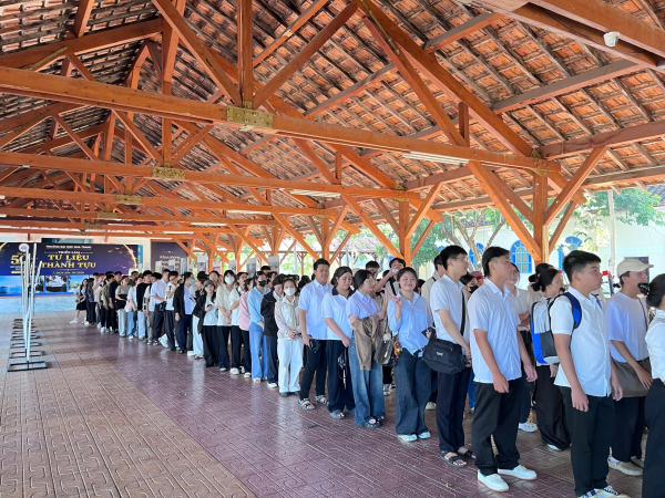 KHOA NGOẠI NGỮ ĐỒNG HÀNH CÙNG TÂN SINH VIÊN K68