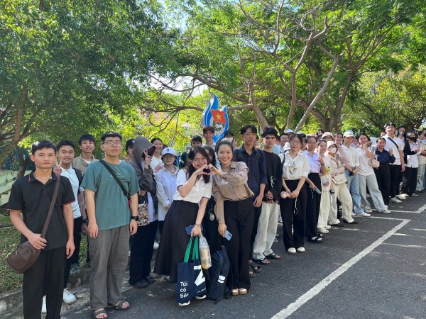 KHOA NGOẠI NGỮ ĐỒNG HÀNH CÙNG TÂN SINH VIÊN K68