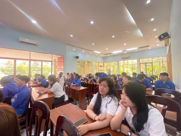 GIAO LƯU VỚI ĐOÀN SINH VIÊN SIT (HOA KỲ) - KHI NHA TRANG KẾT NỐI BẠN BÈ QUỐC TẾ