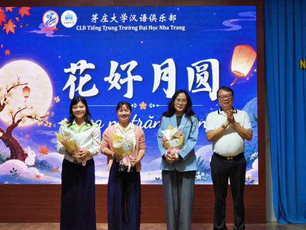 BUỔI SINH HOẠT CHỦ ĐỀ "HOA NỞ TRĂNG TRÒN" - CLB TIẾNG TRUNG TRƯỜNG ĐẠI HỌC NHA TRANG