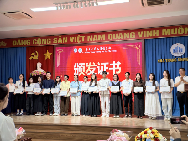 BUỔI SINH HOẠT CHỦ ĐỀ "HOA NỞ TRĂNG TRÒN" - CLB TIẾNG TRUNG TRƯỜNG ĐẠI HỌC NHA TRANG