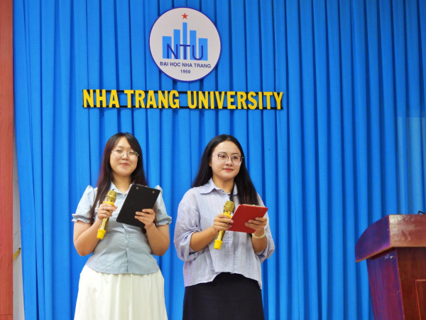 BUỔI SINH HOẠT CHỦ ĐỀ "HOA NỞ TRĂNG TRÒN" - CLB TIẾNG TRUNG TRƯỜNG ĐẠI HỌC NHA TRANG