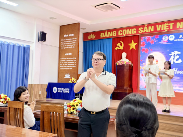 BUỔI SINH HOẠT CHỦ ĐỀ "HOA NỞ TRĂNG TRÒN" - CLB TIẾNG TRUNG TRƯỜNG ĐẠI HỌC NHA TRANG