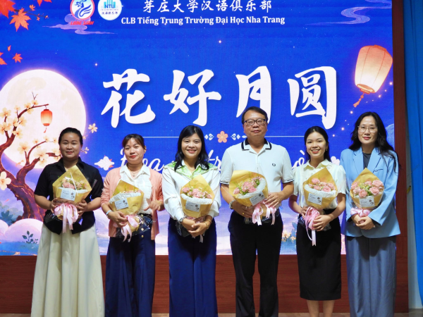 BUỔI SINH HOẠT CHỦ ĐỀ "HOA NỞ TRĂNG TRÒN" - CLB TIẾNG TRUNG TRƯỜNG ĐẠI HỌC NHA TRANG