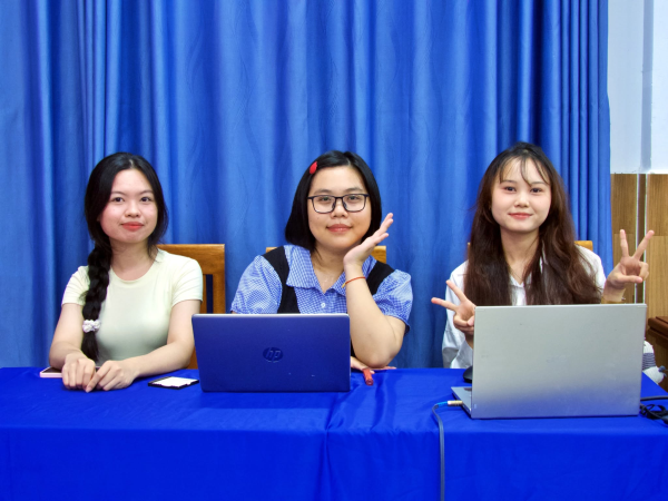 BUỔI SINH HOẠT CHỦ ĐỀ "HOA NỞ TRĂNG TRÒN" - CLB TIẾNG TRUNG TRƯỜNG ĐẠI HỌC NHA TRANG
