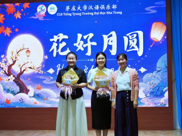BUỔI SINH HOẠT CHỦ ĐỀ "HOA NỞ TRĂNG TRÒN" - CLB TIẾNG TRUNG TRƯỜNG ĐẠI HỌC NHA TRANG