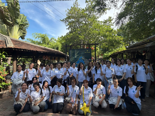 CHI ĐOÀN 68.NNA-1, 68.NNA-2, 68.NNTQ TRẢI NGHIỆM VĂN HÓA TRUYỀN THỐNG TẠI NHA TRANG XƯA