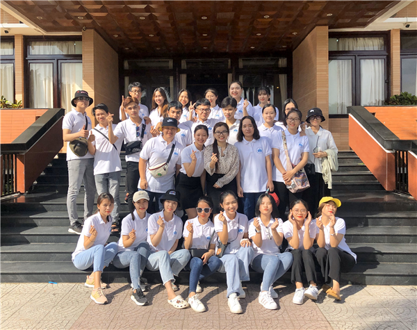 Sinh viên khoa Ngoại ngữ tham gia chương trình thực tế tại Phan Thiết