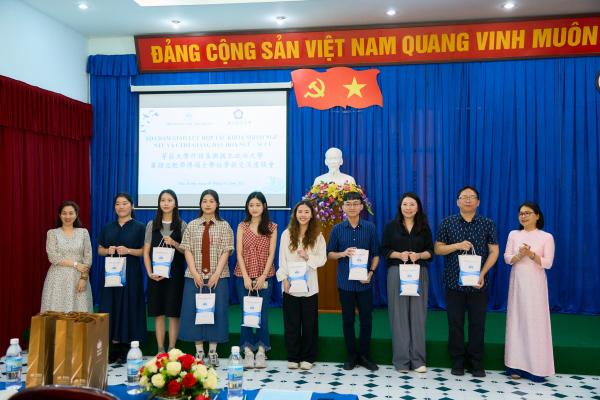 KHOA NGOẠI NGỮ TIẾP ĐÓN VÀ GIAO LƯU VỚI ĐOÀN ĐẠI HỌC QUỐC LẬP CHÍNH TRỊ