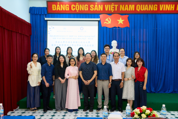 KHOA NGOẠI NGỮ TIẾP ĐÓN VÀ GIAO LƯU VỚI ĐOÀN ĐẠI HỌC QUỐC LẬP CHÍNH TRỊ
