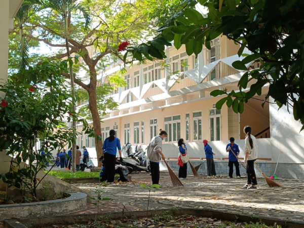 CHI ĐOÀN 66.NNA-5 - KHOA NGOẠI NGỮ, NHIỆT LIỆT HƯỞNG ỨNG "NGÀY CHỦ NHẬT XANH" LẦN II NĂM 2025
