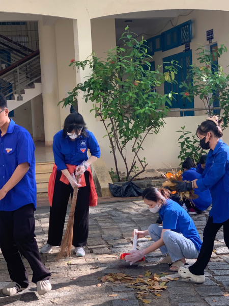 CHI ĐOÀN 66.NNA-5 - KHOA NGOẠI NGỮ, NHIỆT LIỆT HƯỞNG ỨNG "NGÀY CHỦ NHẬT XANH" LẦN II NĂM 2025