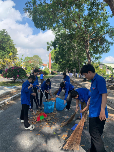 CHI ĐOÀN 66.NNA-5 - KHOA NGOẠI NGỮ, NHIỆT LIỆT HƯỞNG ỨNG "NGÀY CHỦ NHẬT XANH" LẦN II NĂM 2025