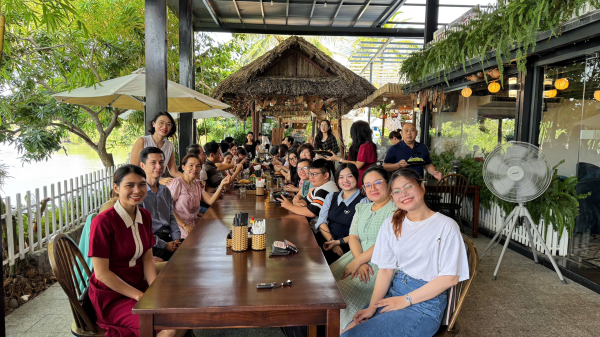 Công Đoàn Khoa Ngoại Ngữ và Trung Tâm Ngoại Ngữ Tổ Chức Chương Trình Mừng Ngày Gia Đình Việt Nam Tại Champa Island